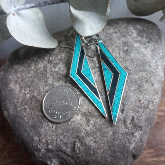 Mexico Alpaca Geometric Triangle Earrings Turquoise Black - Picture 5 of 5